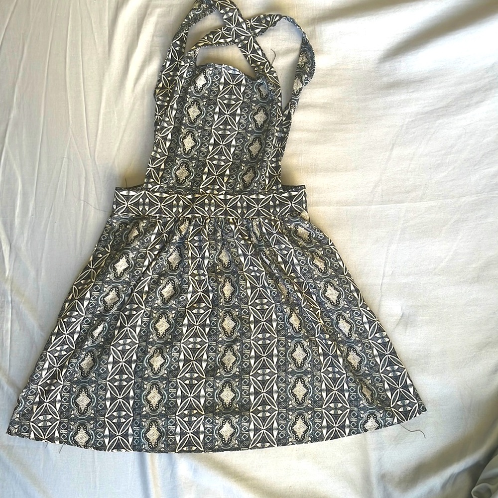 Apron dress with pockets